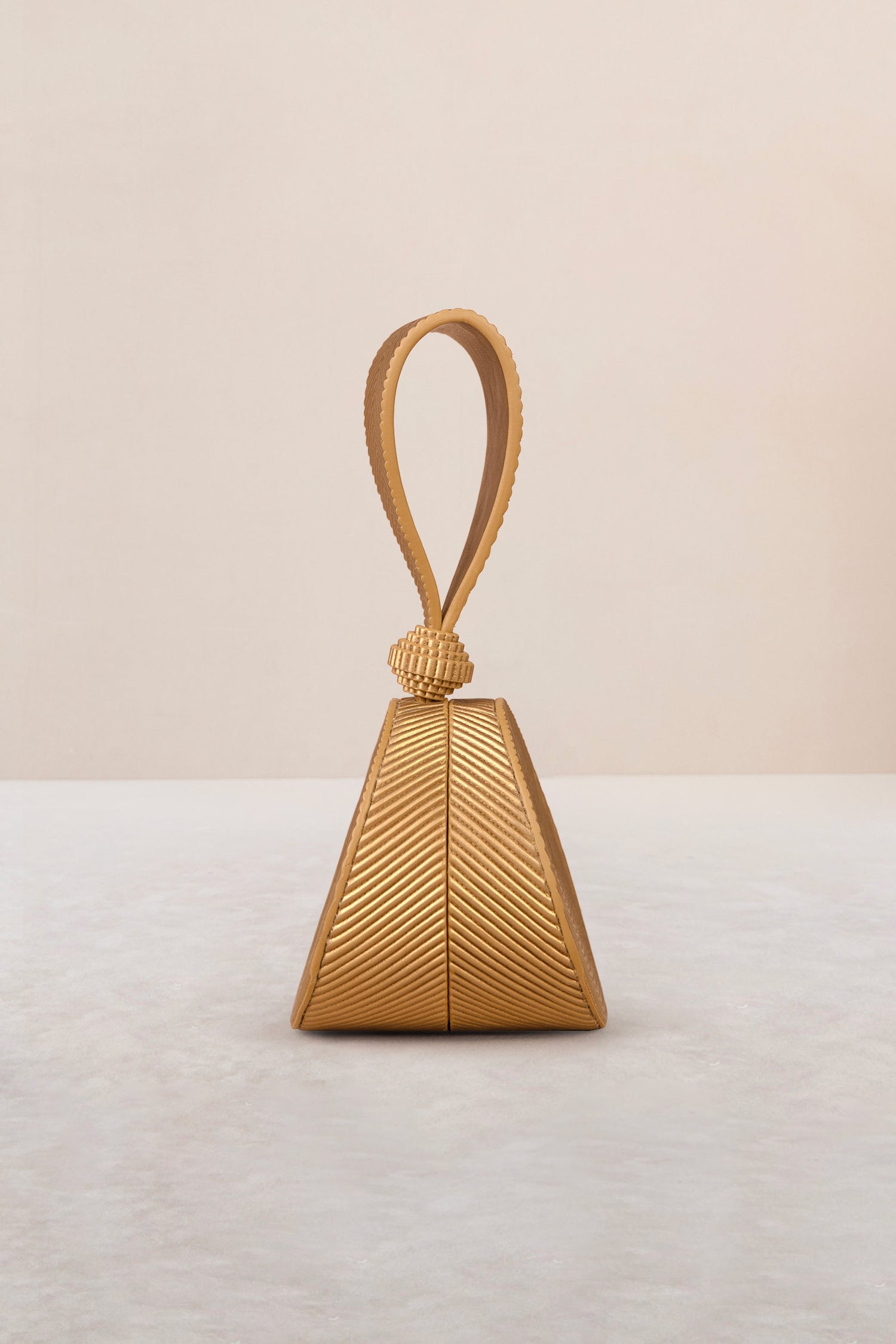 Faux Lether Reeza Wristlet Bag – Metallics