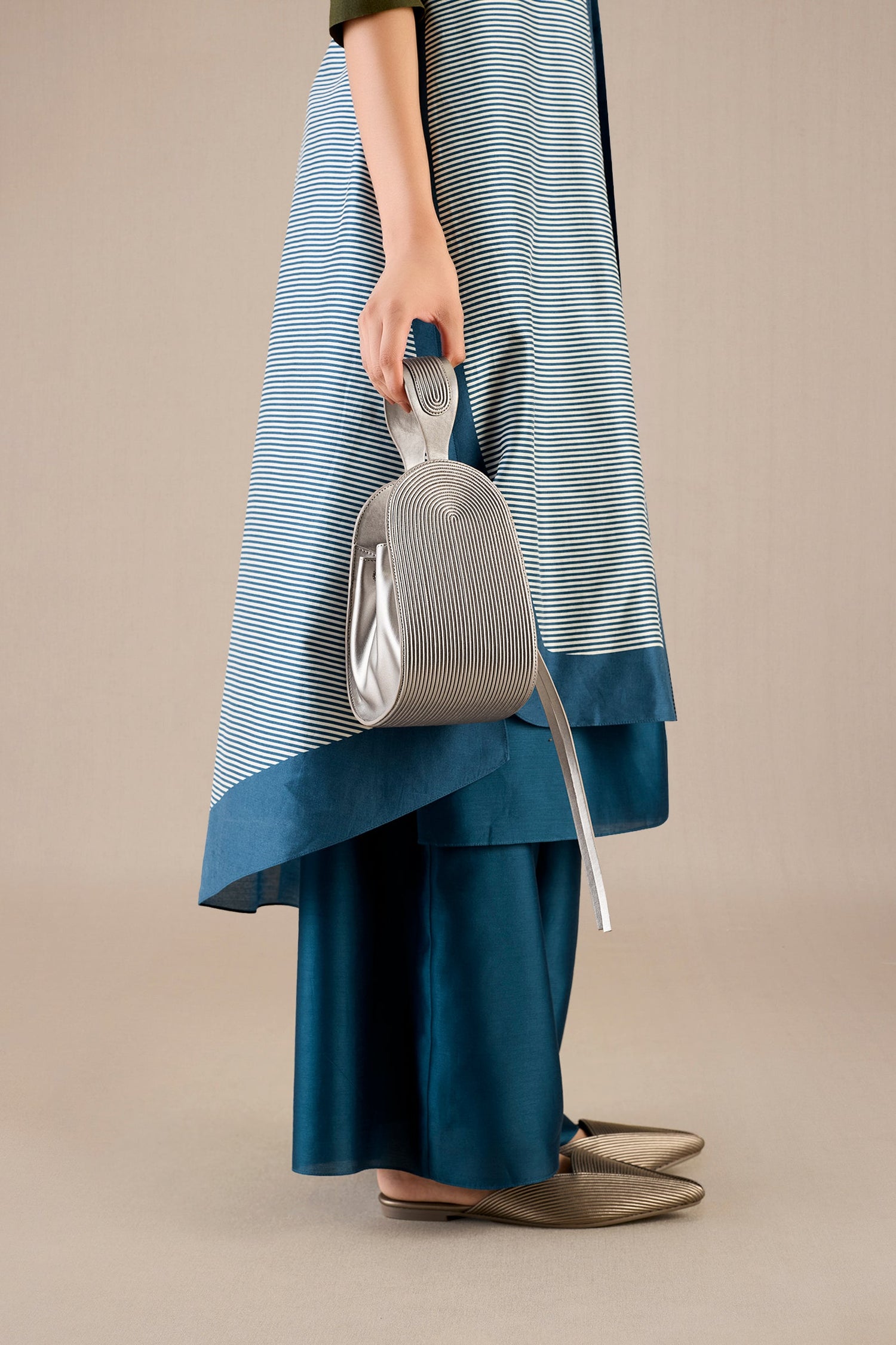 Faux Leather Nésara Bucket Bag – Metallics