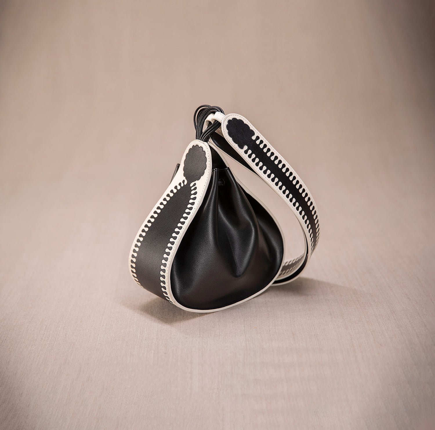 Leather Nusrat Bucket Bag – Black