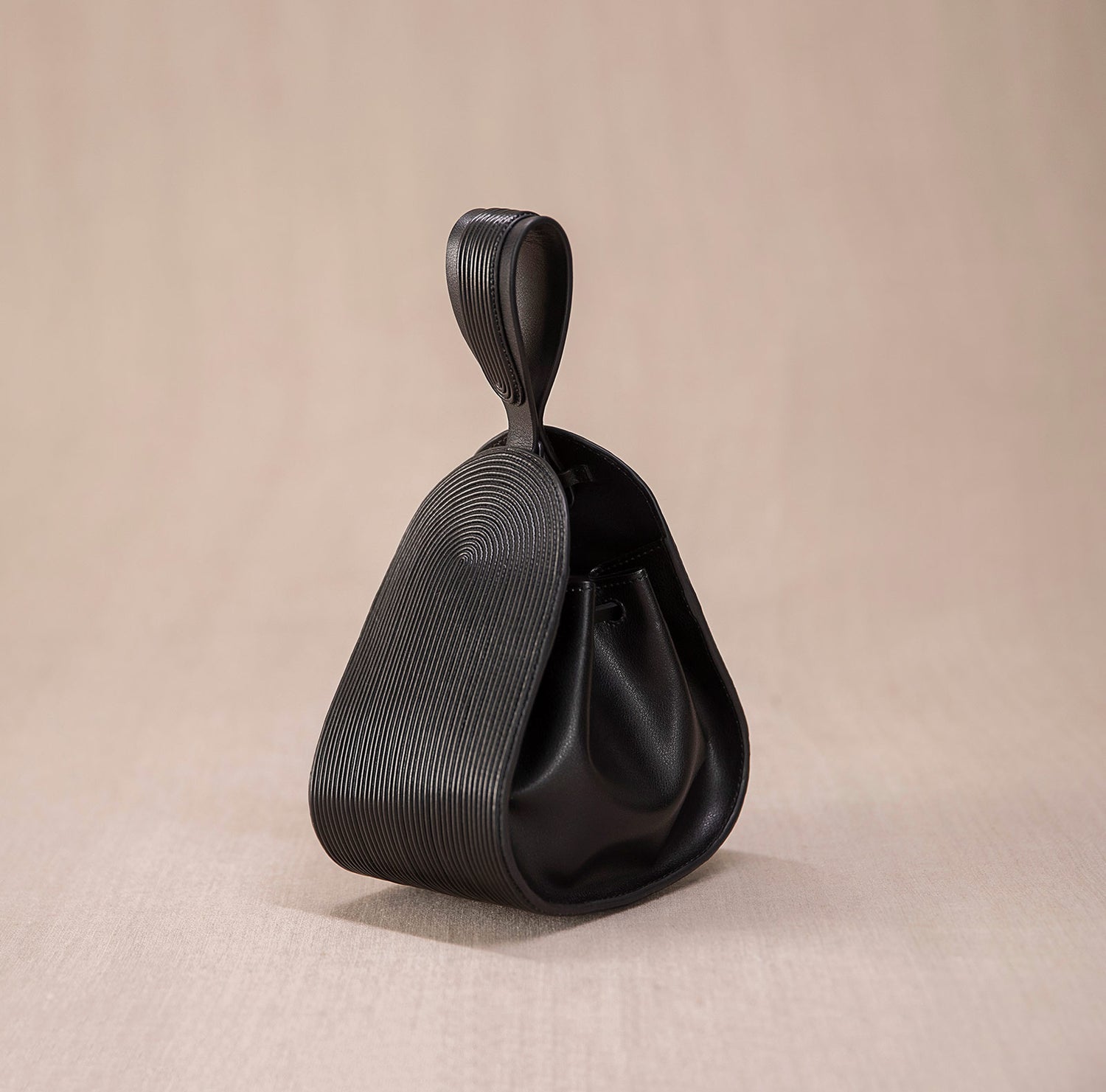 Leather Nésara Bucket Bag – Black