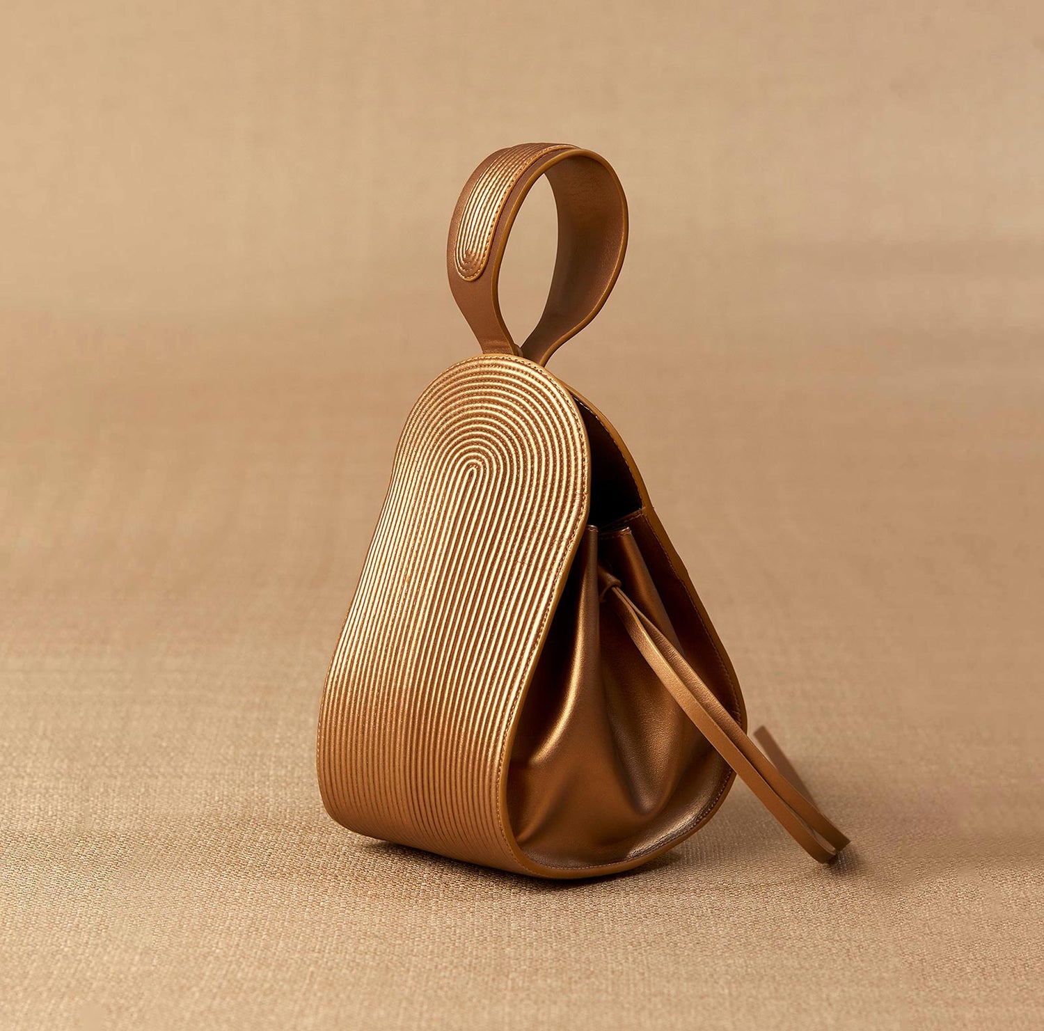 Faux Leather Nésara Bucket Bag – Metallics