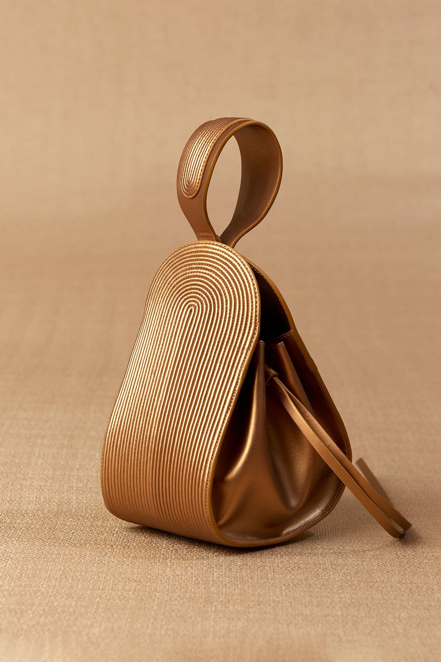 Faux Leather Nésara Bucket Bag – Metallics