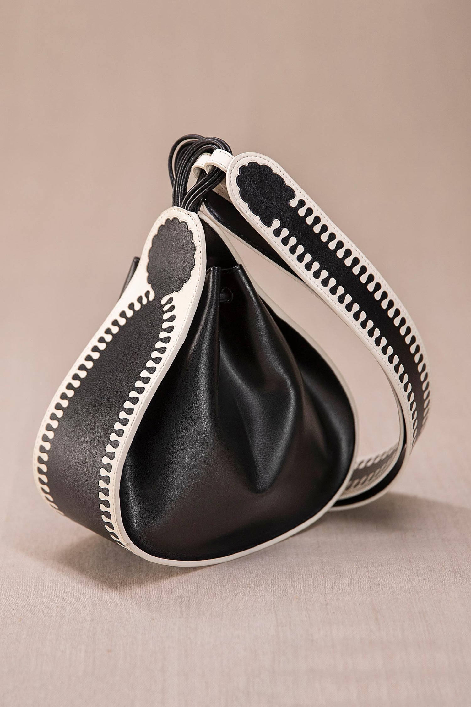 Leather Nusrat Bucket Bag – Black