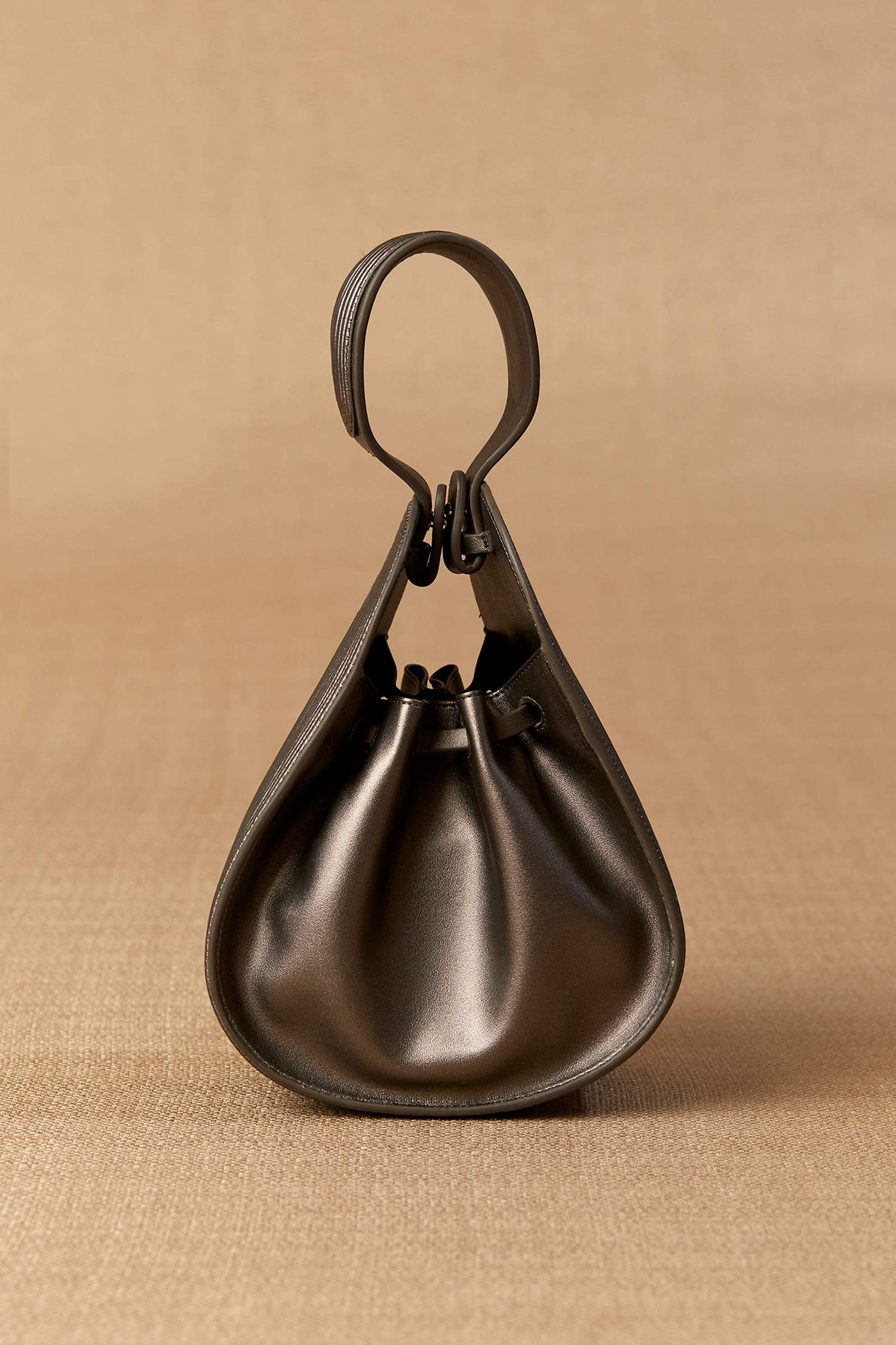 Faux Leather Nésara Bucket Bag – Metallics