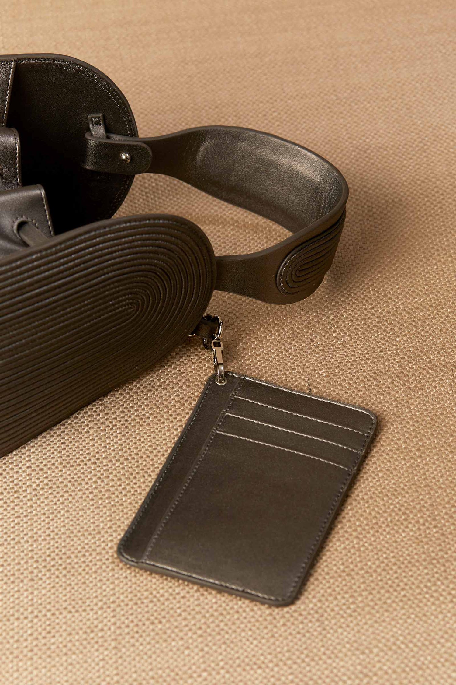 Faux Leather Nésara Bucket Bag – Metallics