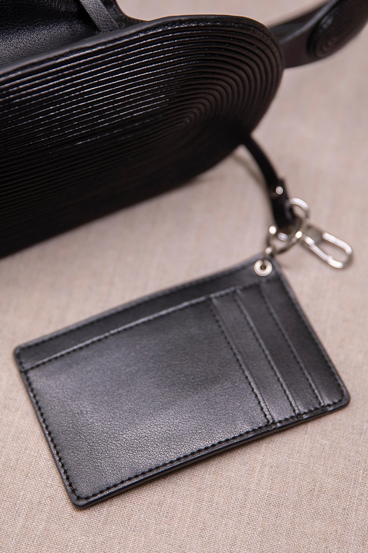 Leather Nésara Bucket Bag – Black