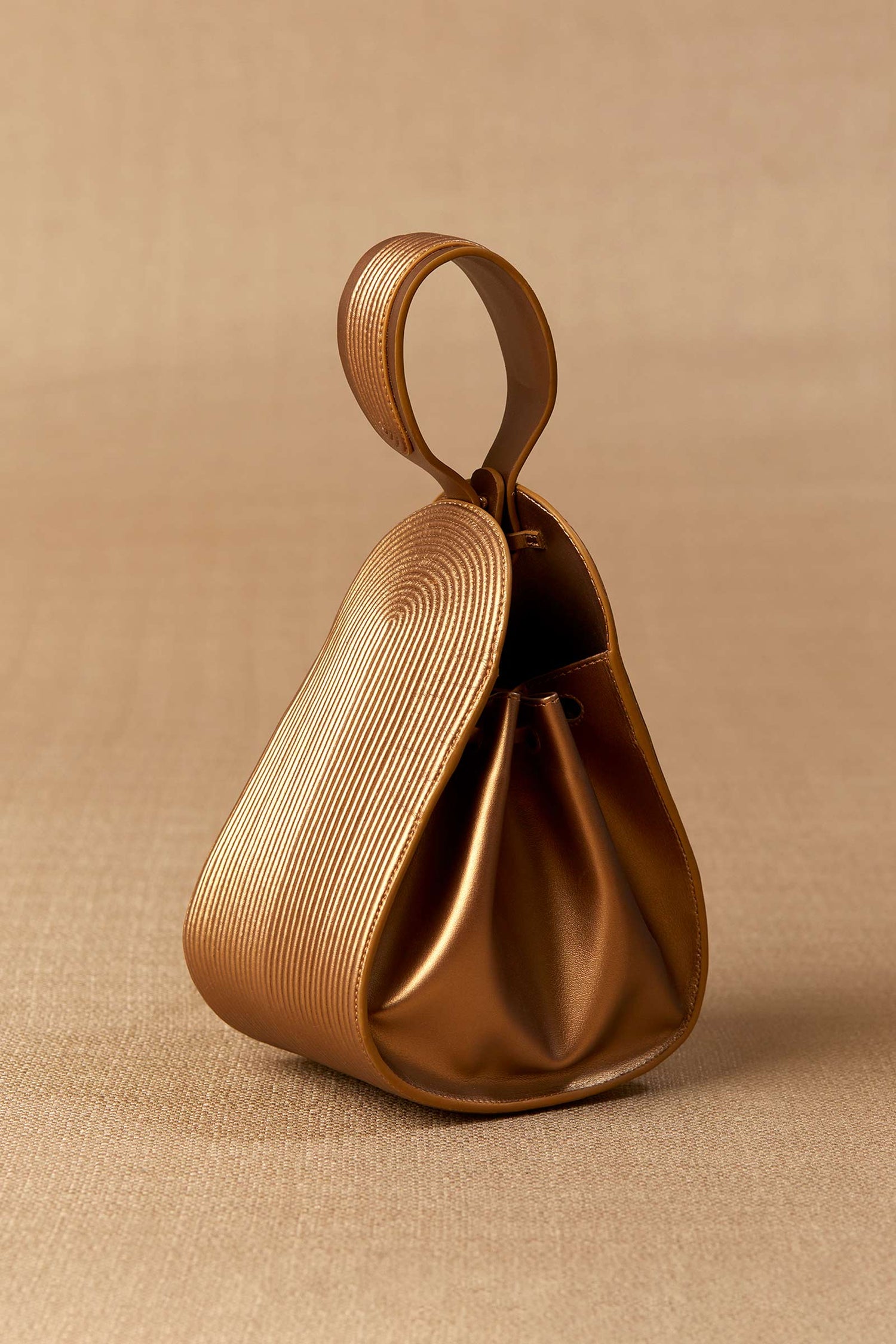 Faux Leather Nésara Bucket Bag – Metallics