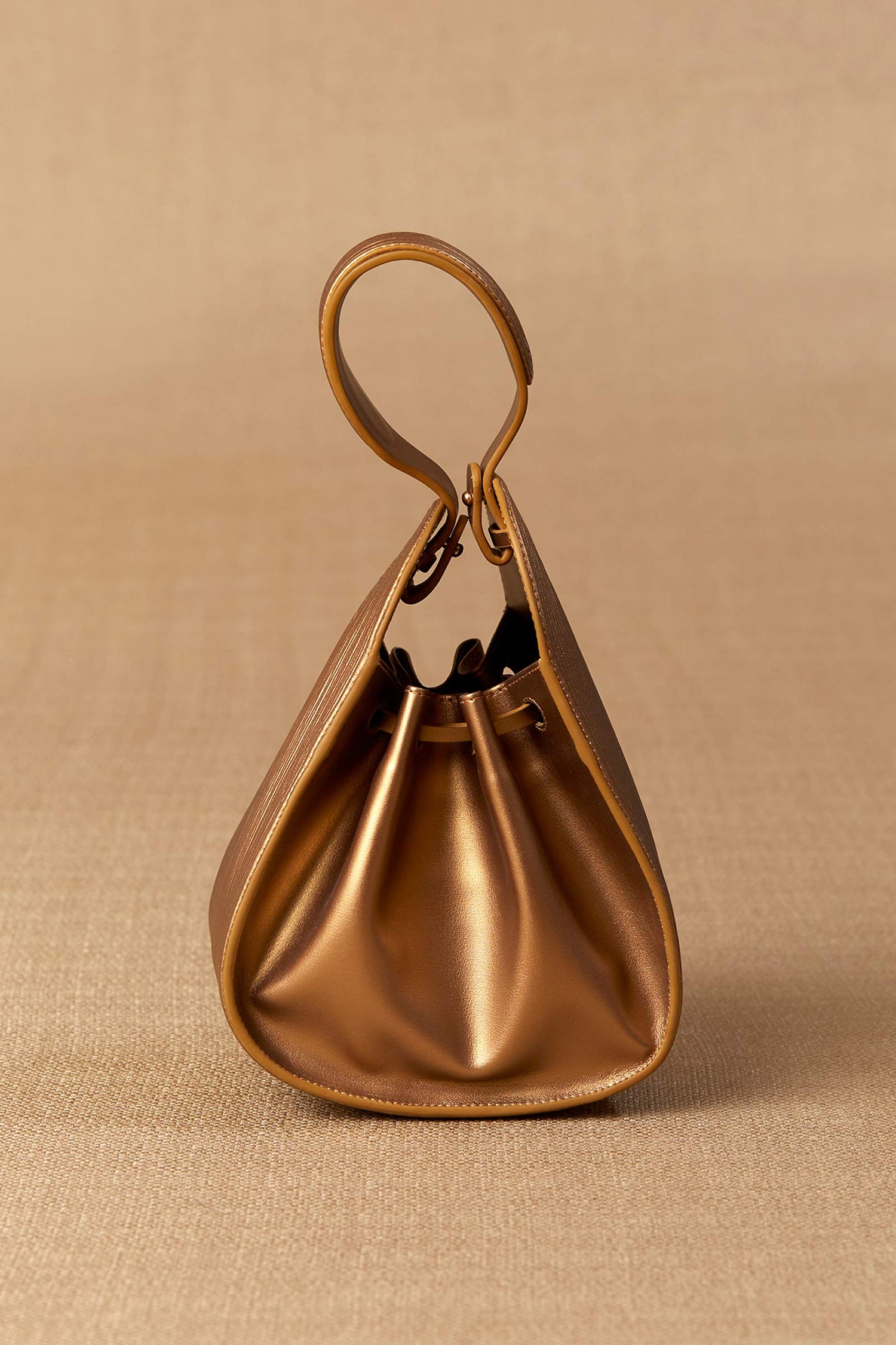 Faux Leather Nésara Bucket Bag – Metallics