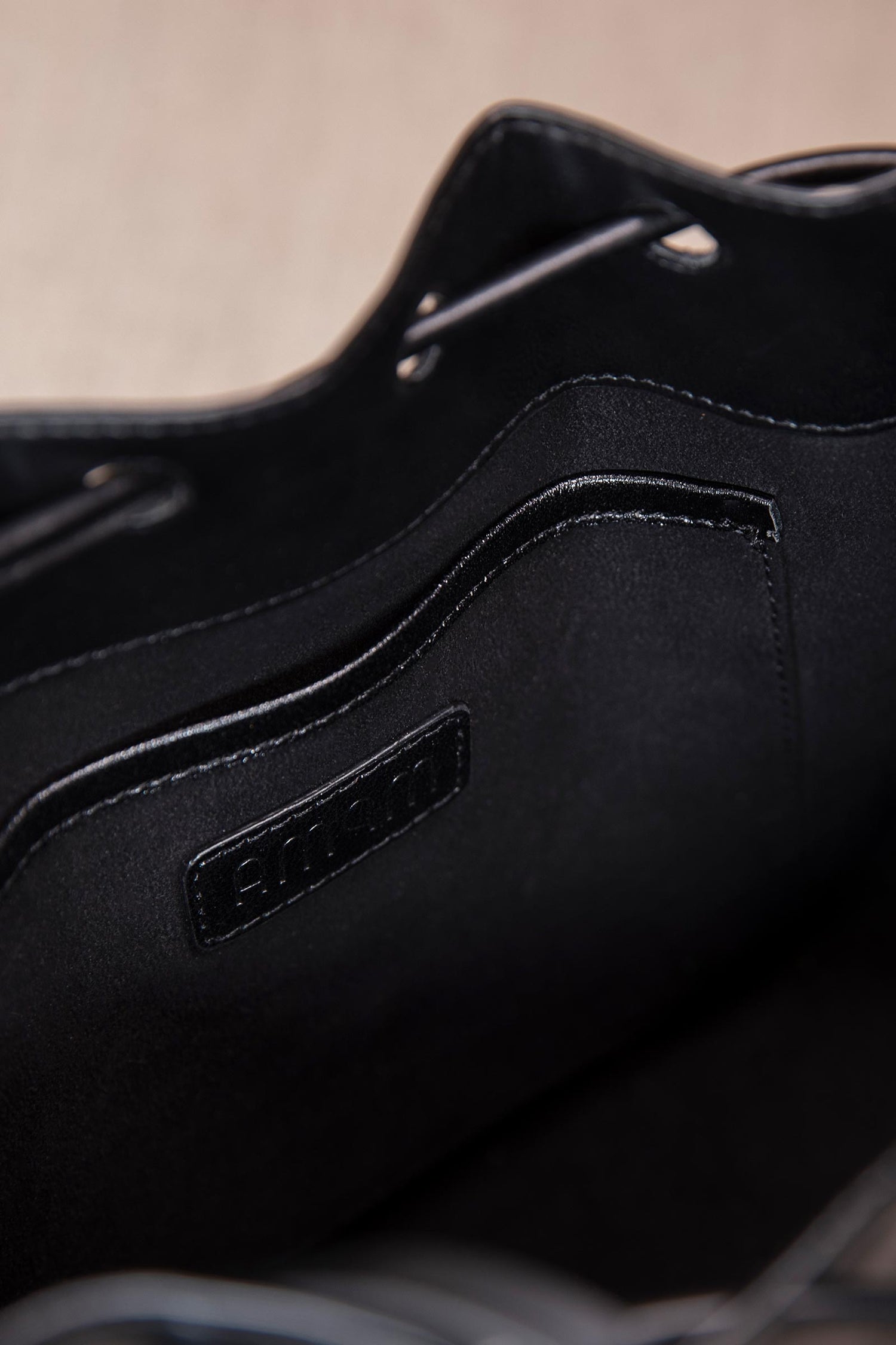 Leather Nusrat Bucket Bag – Black