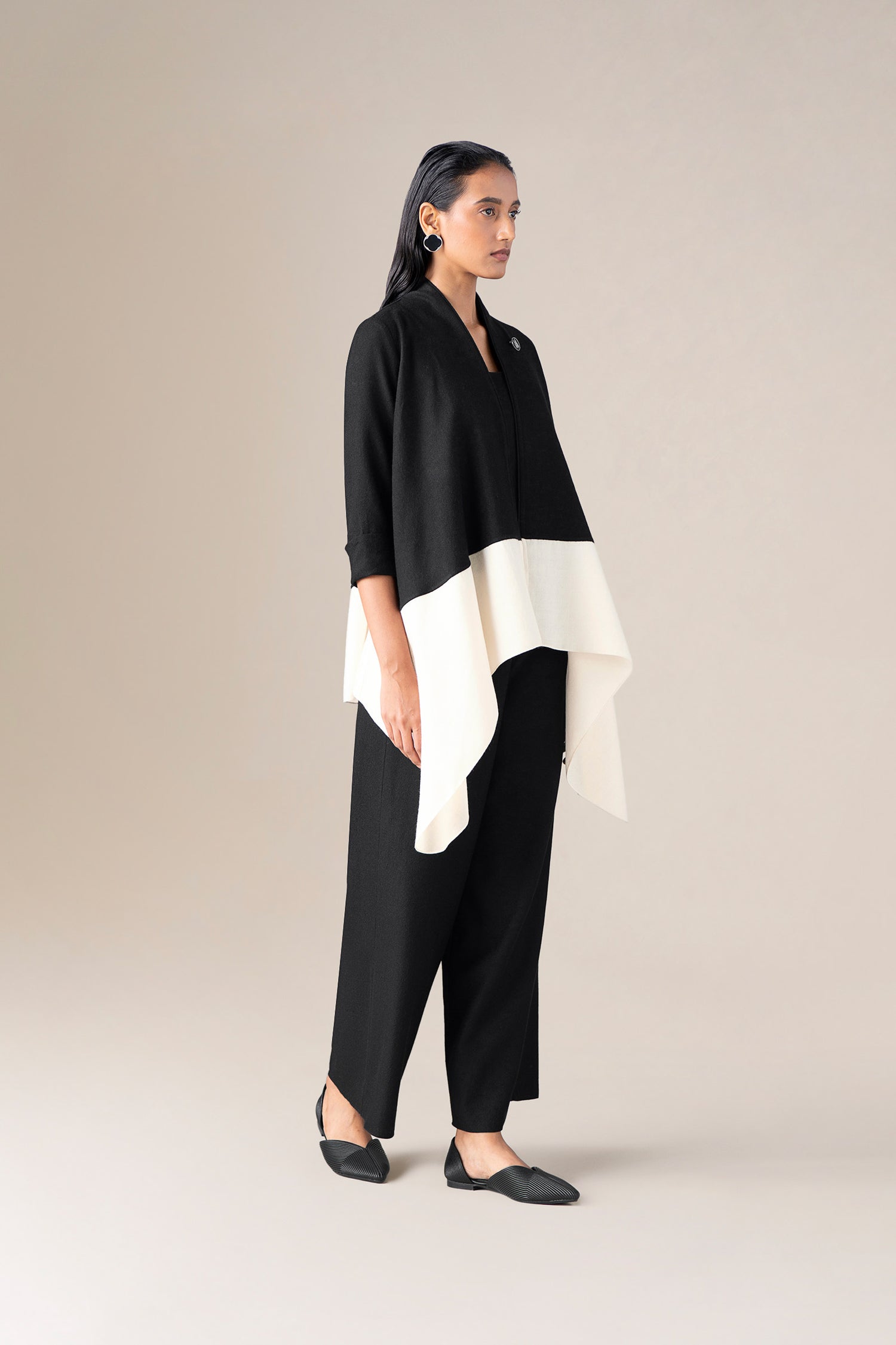  Wool Anh Throw – Black