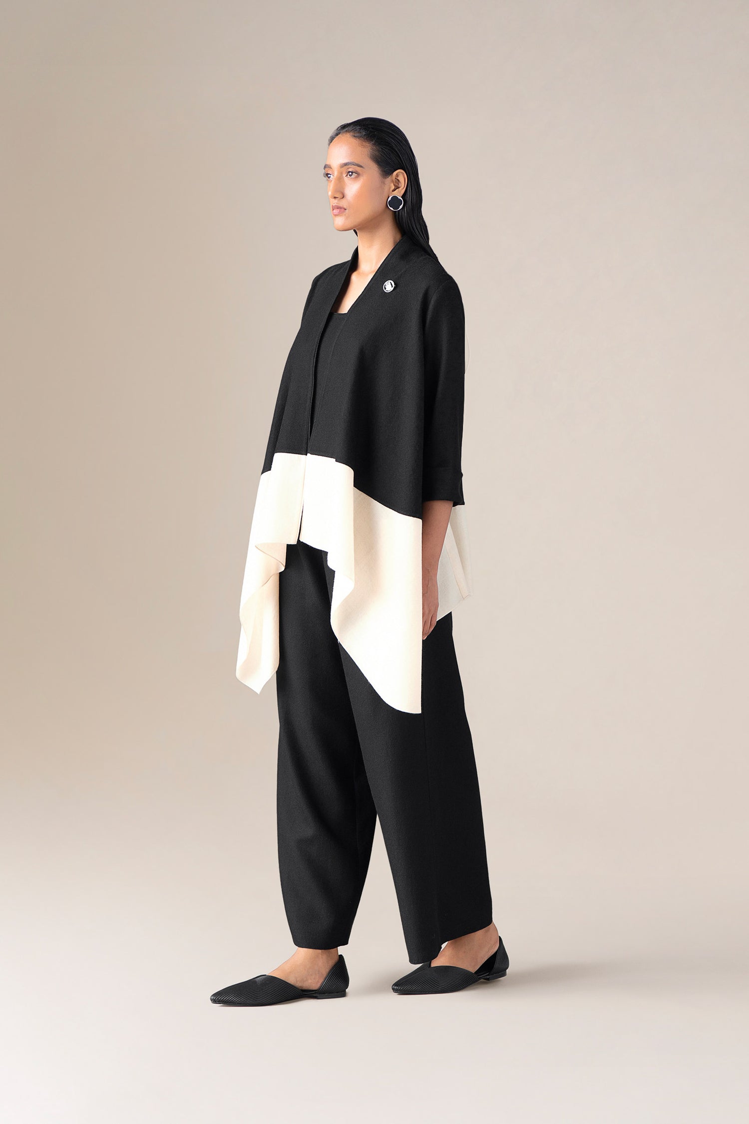  Wool Anh Throw – Black