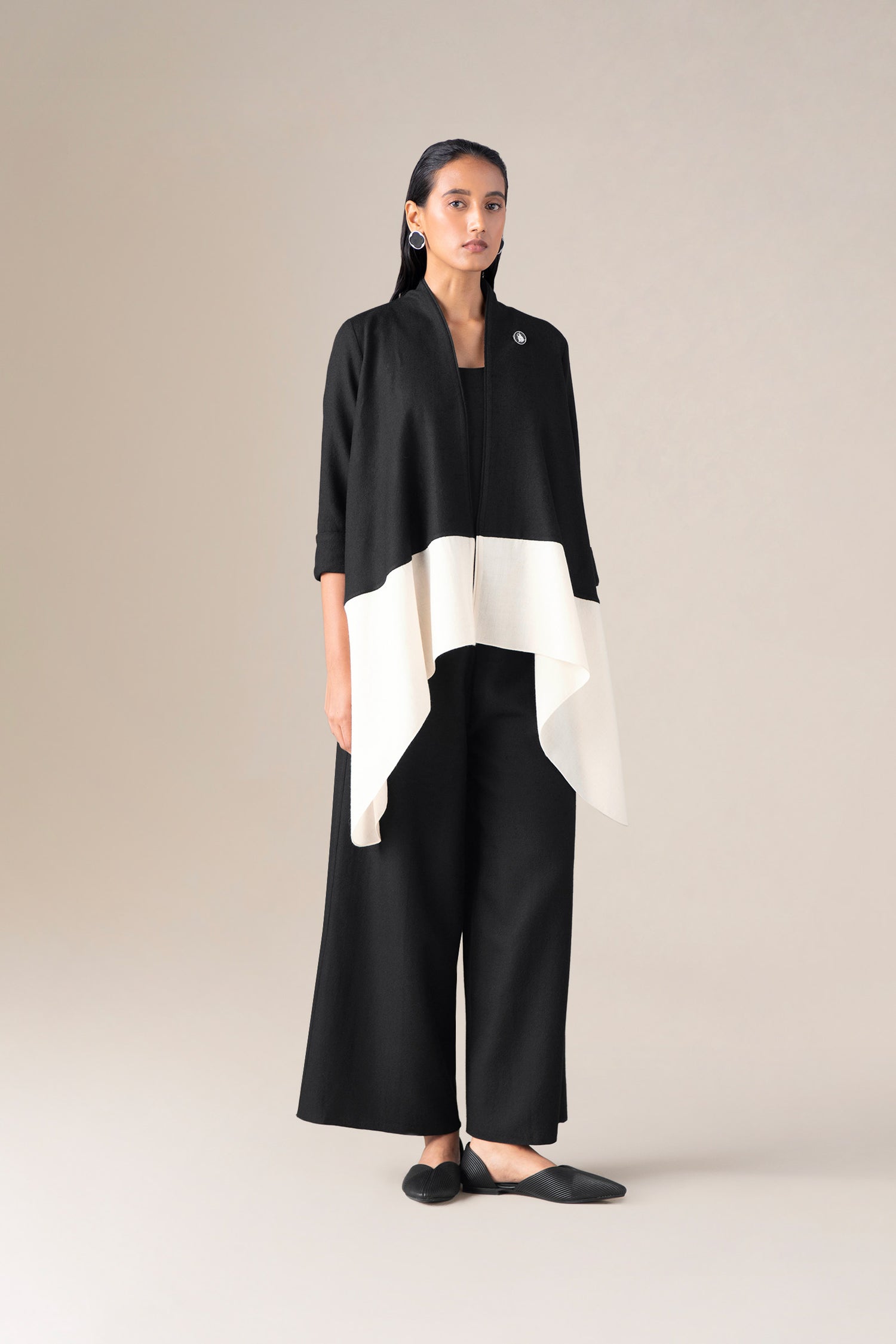  Wool Anh Throw – Black