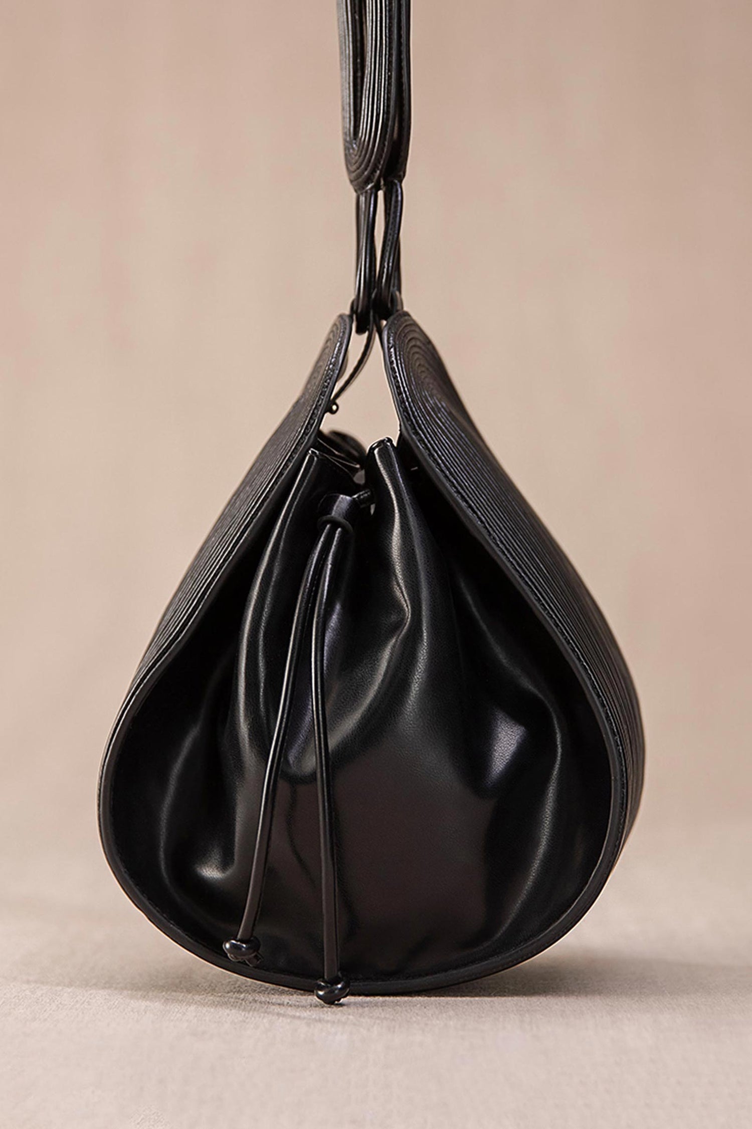 Black GG Marmont mini matelassé-leather shoulder bag | Gucci | MATCHES UK